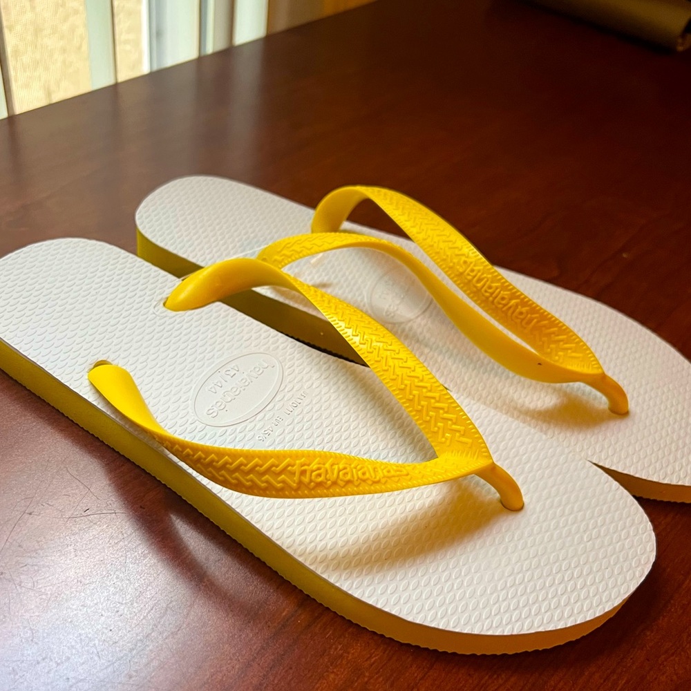 YELLOW BRIGHT HAVAIANAS FLIP FLOPS